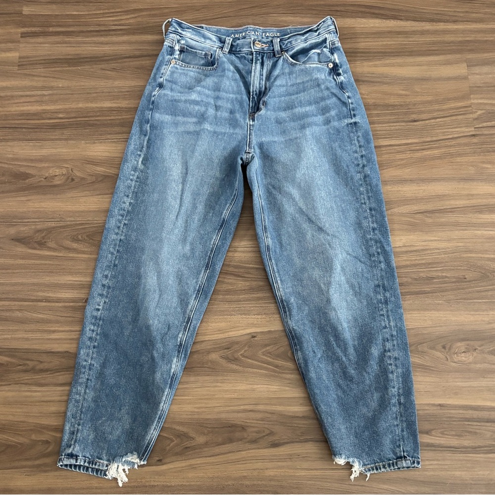 American Eagle Outfitters Mom Jeans